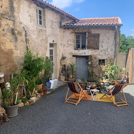 House With Authentic Charm Casa vacanze Montbron