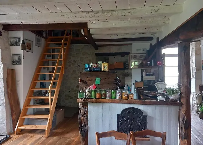 House With Authentic Charm 度假居