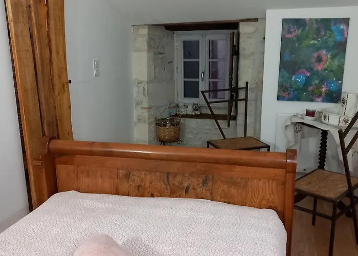 House With Authentic Charm 度假居 Montbron